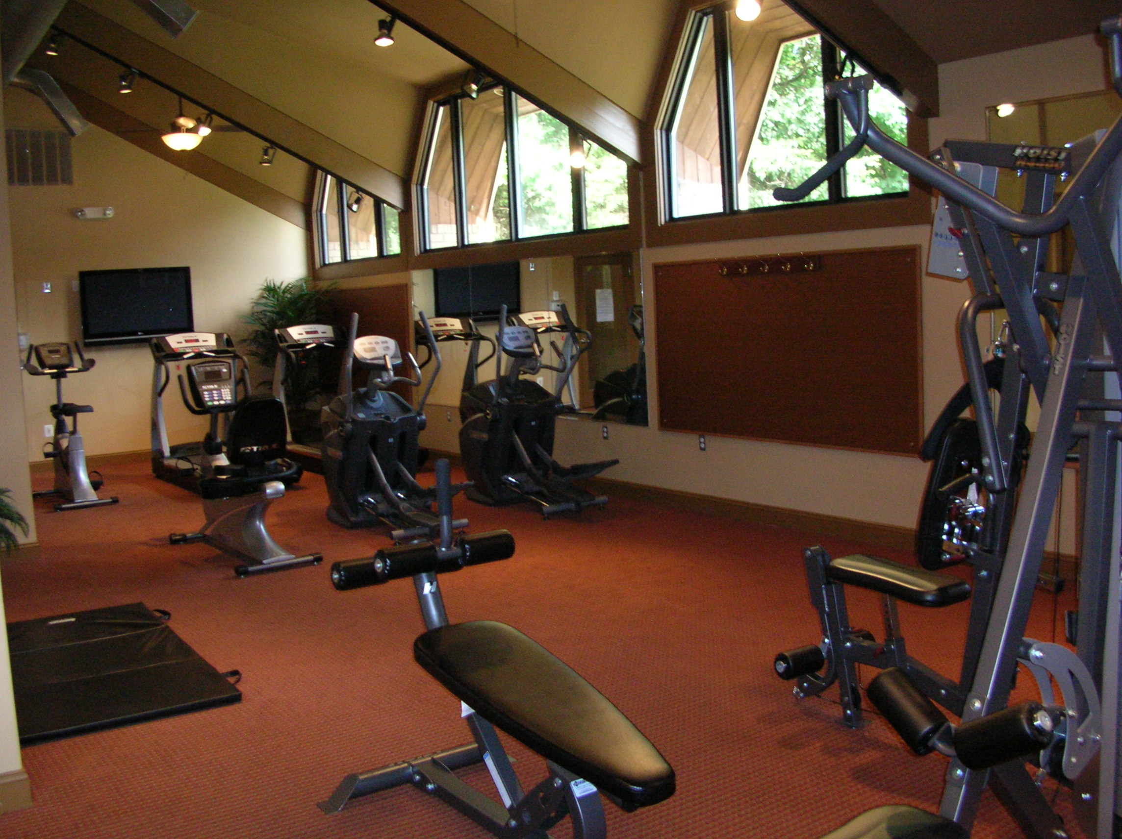 Furnished Apartment North Brunswick 11A complex gym