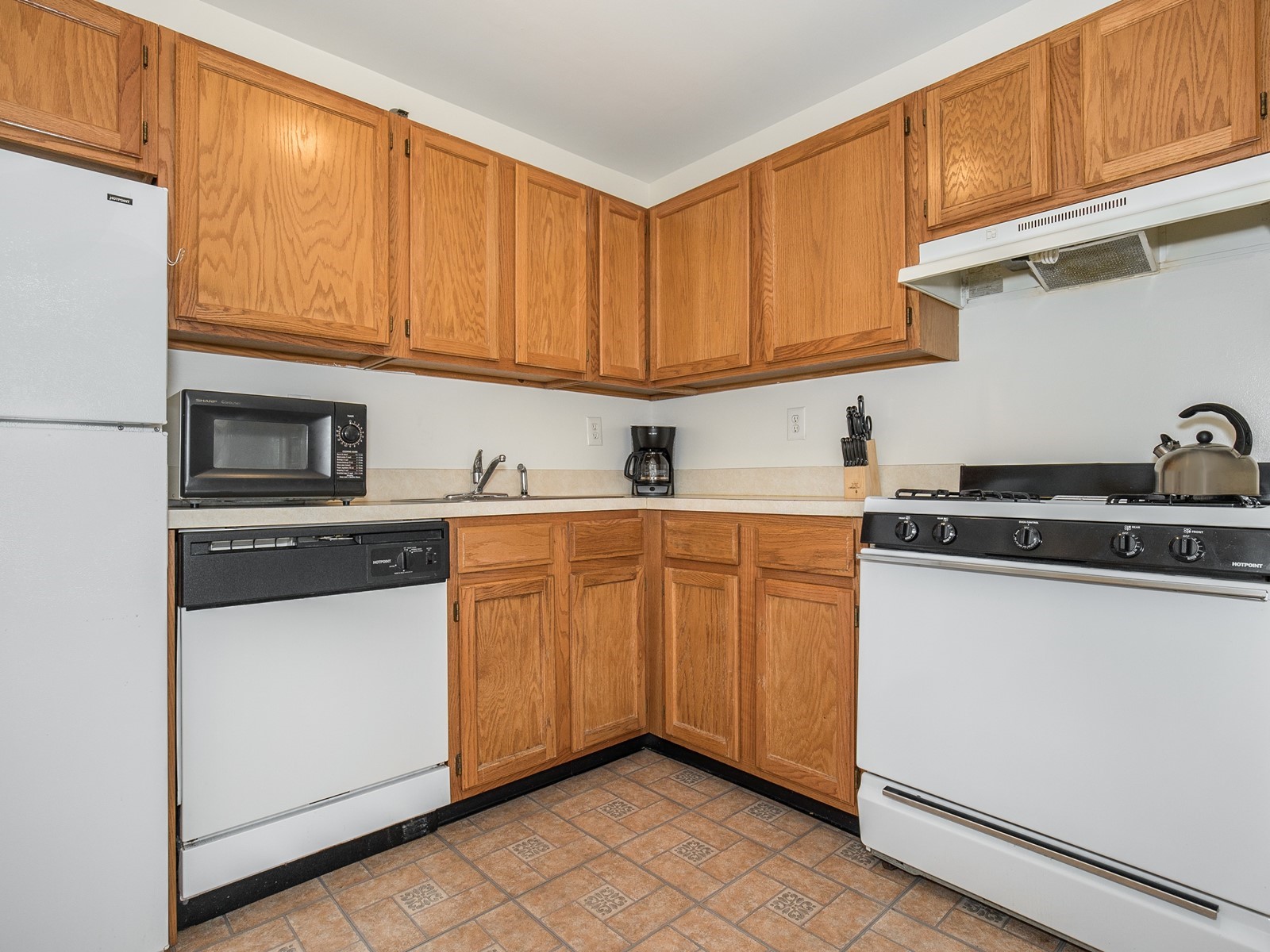 South Plainfield 713 Short Term Lease kitchen with included appliances