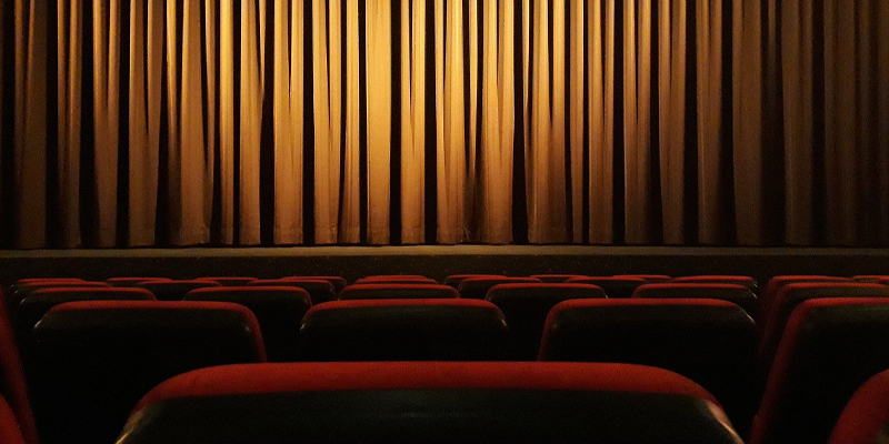 Drinks & Drag Drag Queen Show